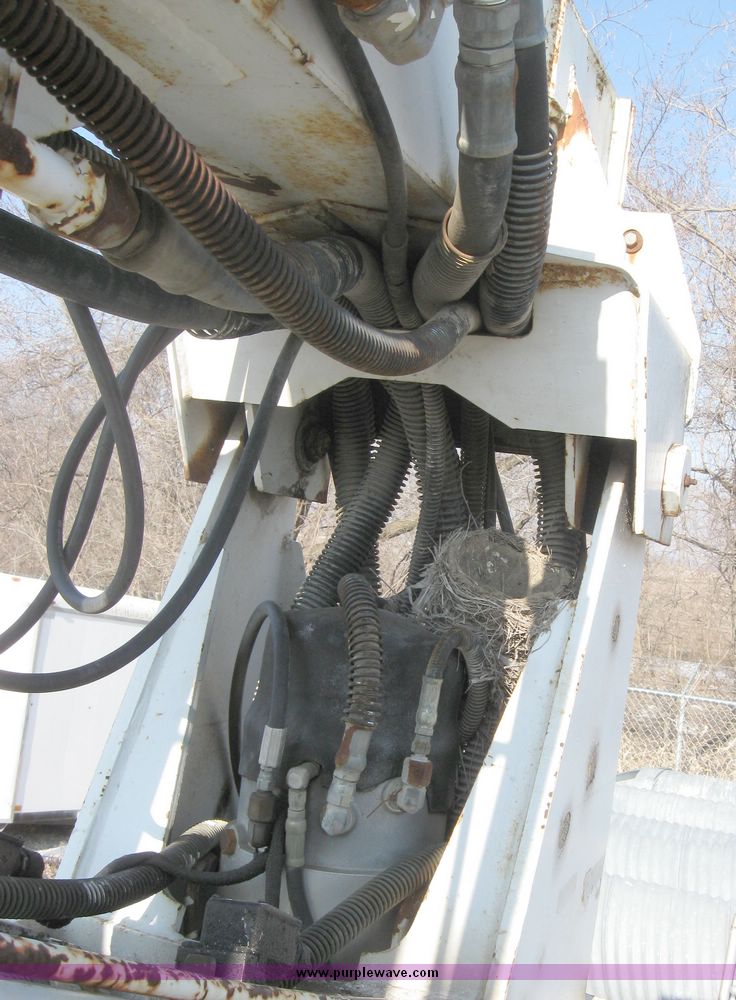 image for item 2061 1978 Ford F-700 pole digger truck