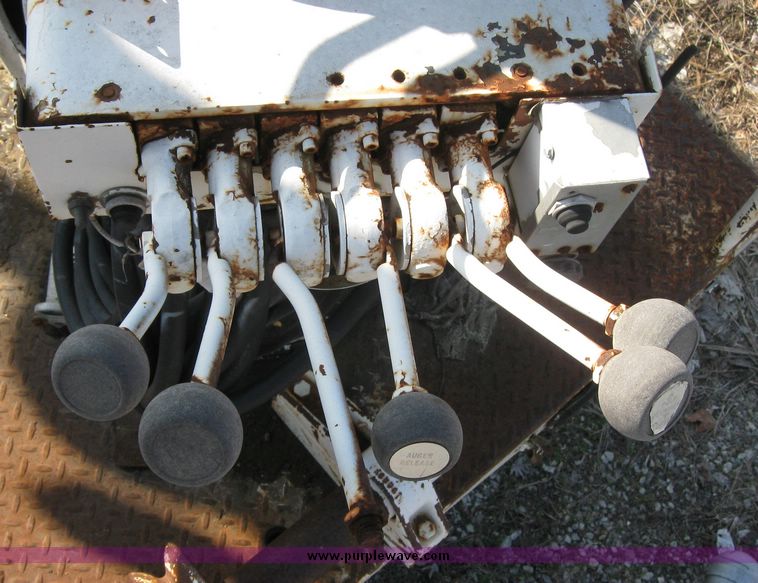 image for item 2061 1978 Ford F-700 pole digger truck