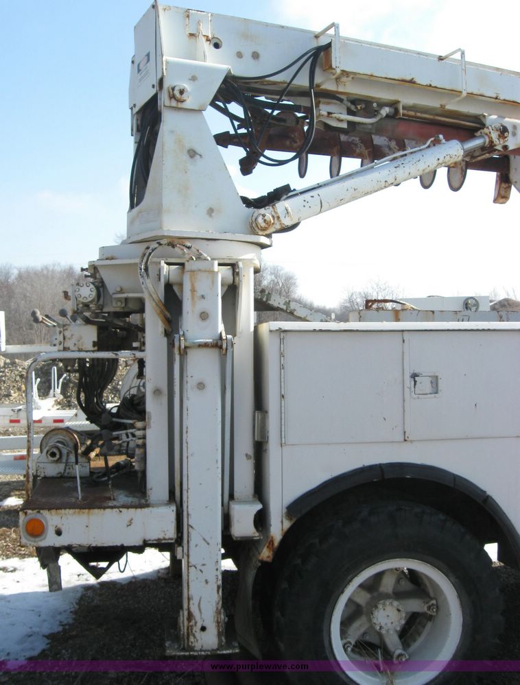 image for item 2061 1978 Ford F-700 pole digger truck