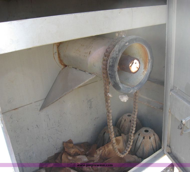 image for item 2061 1978 Ford F-700 pole digger truck