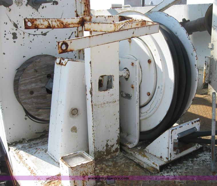 image for item 2061 1978 Ford F-700 pole digger truck