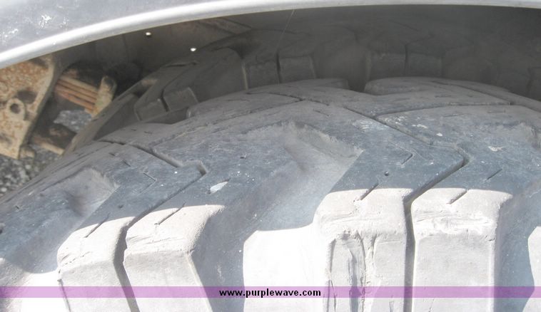 image for item 2061 1978 Ford F-700 pole digger truck