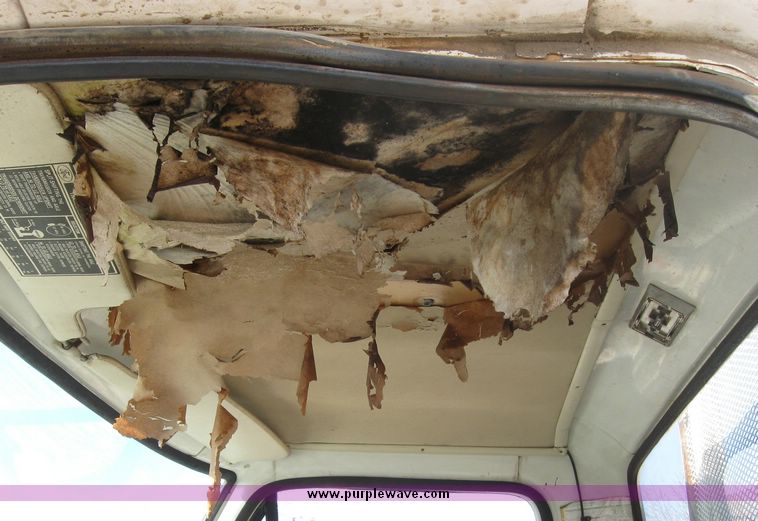 image for item 2061 1978 Ford F-700 pole digger truck