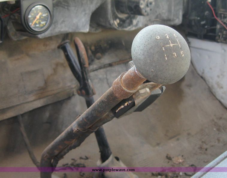 image for item 2061 1978 Ford F-700 pole digger truck