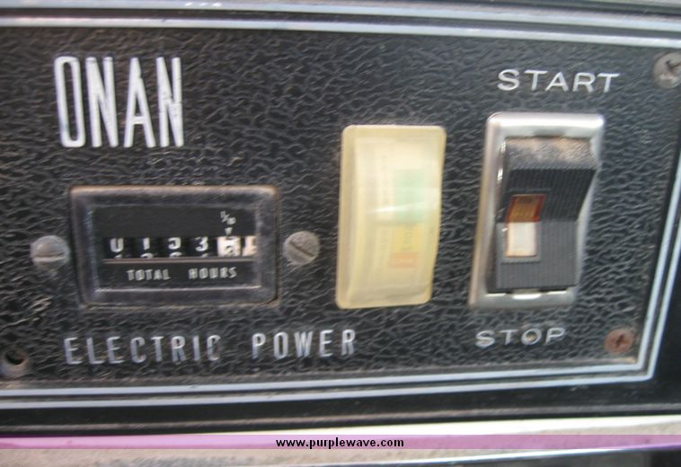 image for item 2061 1978 Ford F-700 pole digger truck