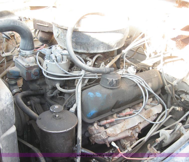 image for item 2061 1978 Ford F-700 pole digger truck