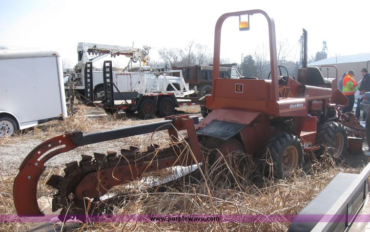 image for item 2062 Ditch Witch 3210 trencher