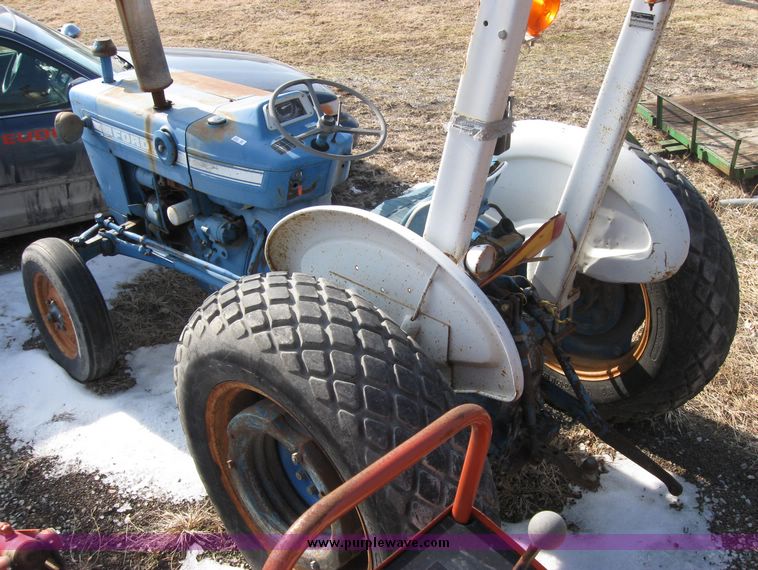 image for item 2063 Ford 3000 tractor