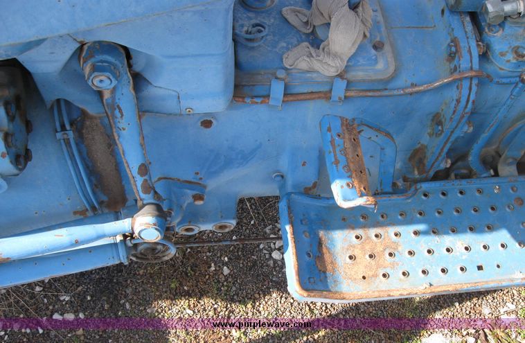 image for item 2063 Ford 3000 tractor