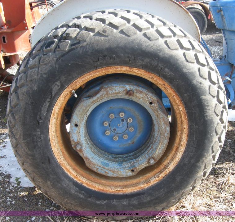 image for item 2063 Ford 3000 tractor
