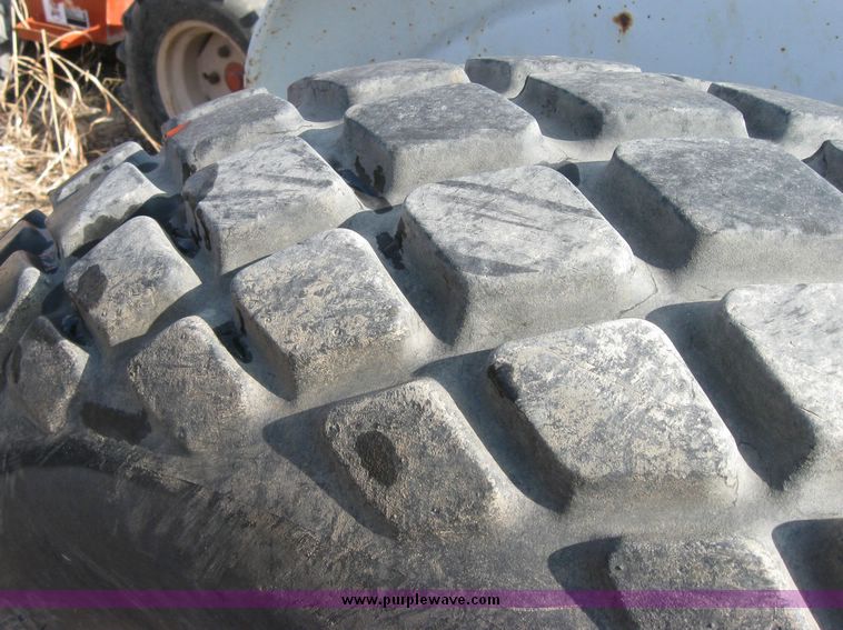 image for item 2063 Ford 3000 tractor