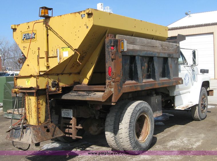 image for item 2075 1990 Ford F-700 dump truck with 8' Flink spreader body