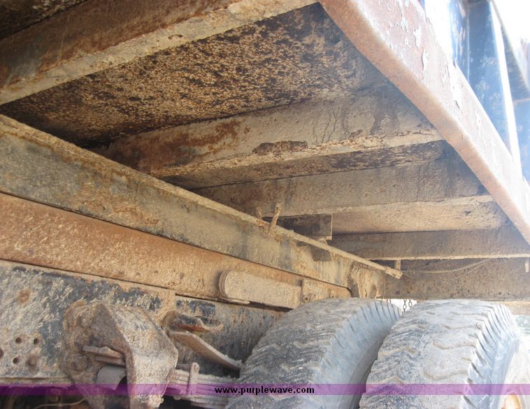 image for item 2075 1990 Ford F-700 dump truck with 8' Flink spreader body