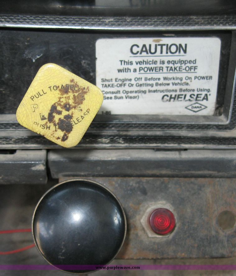 image for item 2075 1990 Ford F-700 dump truck with 8' Flink spreader body