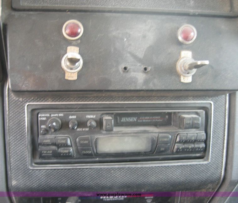 image for item 2075 1990 Ford F-700 dump truck with 8' Flink spreader body