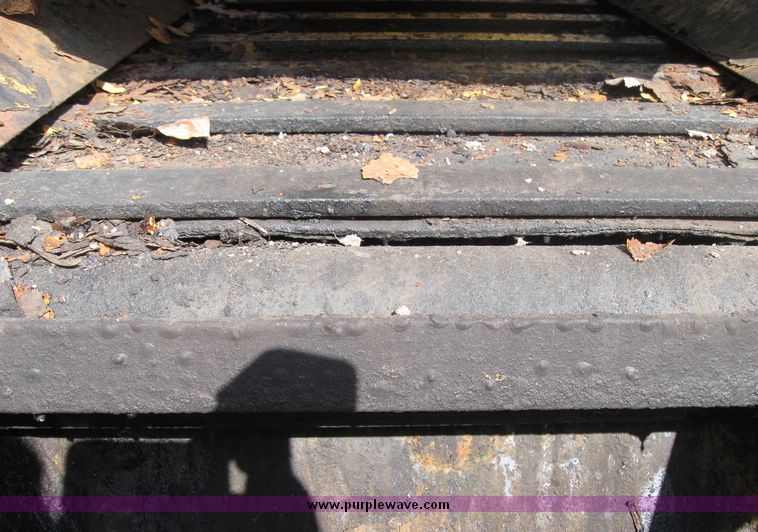 image for item 2075 1990 Ford F-700 dump truck with 8' Flink spreader body