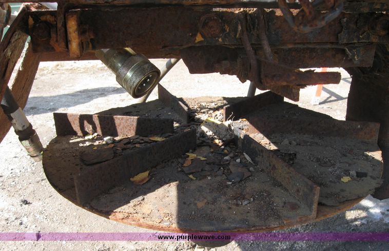 image for item 2075 1990 Ford F-700 dump truck with 8' Flink spreader body