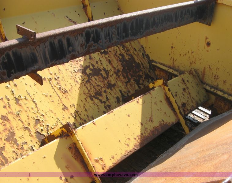 image for item 2075 1990 Ford F-700 dump truck with 8' Flink spreader body