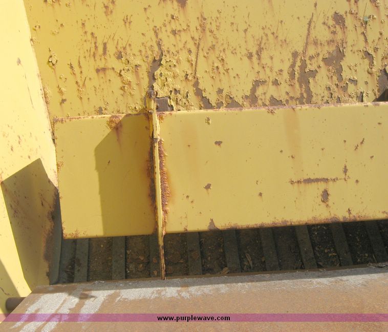 image for item 2075 1990 Ford F-700 dump truck with 8' Flink spreader body