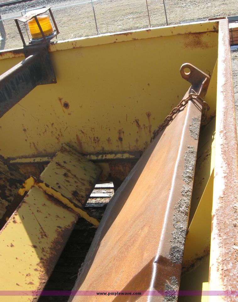 image for item 2075 1990 Ford F-700 dump truck with 8' Flink spreader body