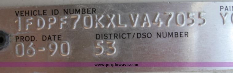 image for item 2075 1990 Ford F-700 dump truck with 8' Flink spreader body