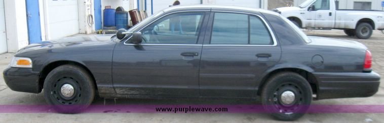 image for item 3353 2005 Ford Crown Victoria Police Interceptor