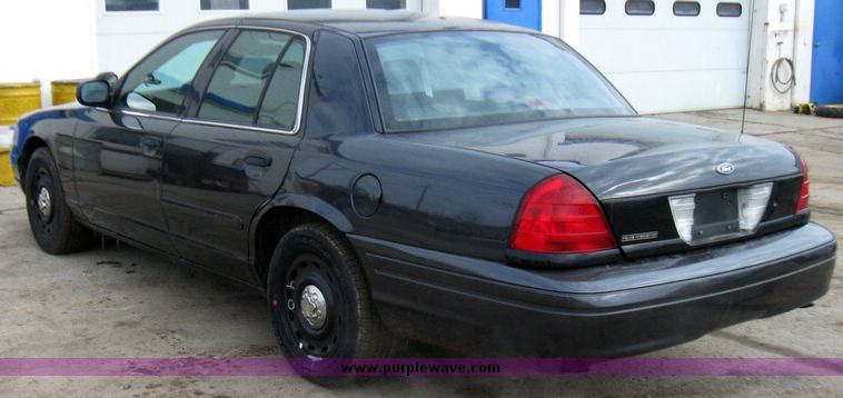 image for item 3353 2005 Ford Crown Victoria Police Interceptor