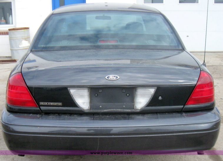 image for item 3353 2005 Ford Crown Victoria Police Interceptor