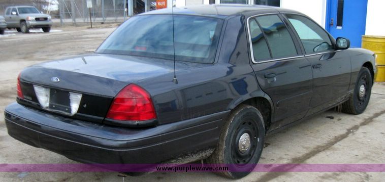 image for item 3353 2005 Ford Crown Victoria Police Interceptor
