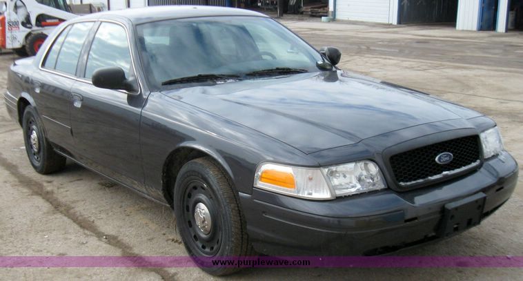 image for item 3353 2005 Ford Crown Victoria Police Interceptor