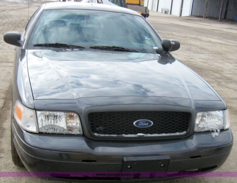 image for item 3353 2005 Ford Crown Victoria Police Interceptor