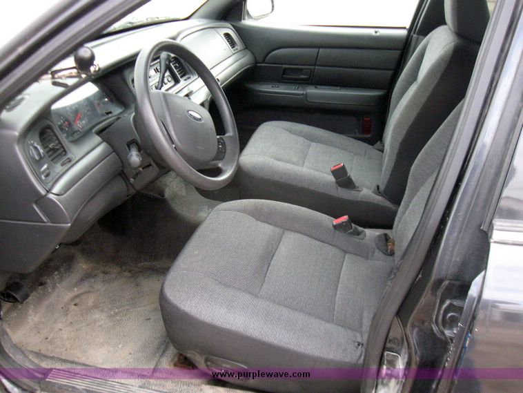image for item 3353 2005 Ford Crown Victoria Police Interceptor