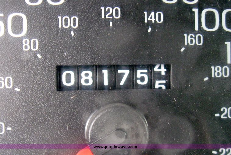 image for item 3353 2005 Ford Crown Victoria Police Interceptor