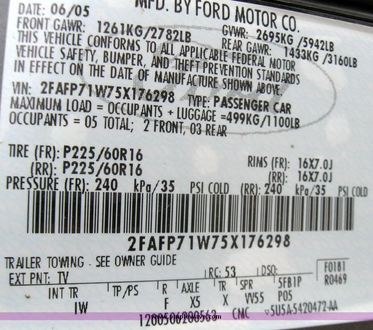 image for item 3353 2005 Ford Crown Victoria Police Interceptor