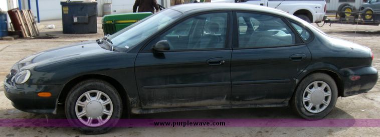 image for item 3354 1998 Ford Taurus