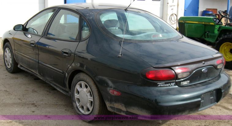 image for item 3354 1998 Ford Taurus