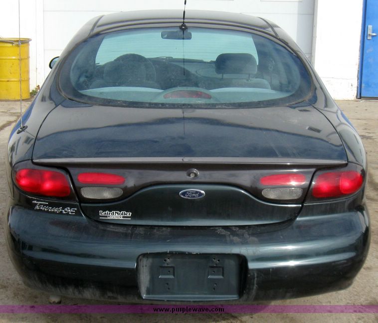image for item 3354 1998 Ford Taurus