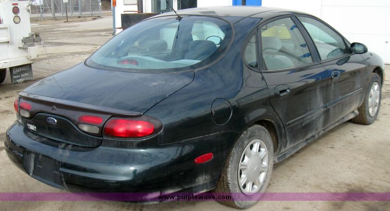 image for item 3354 1998 Ford Taurus