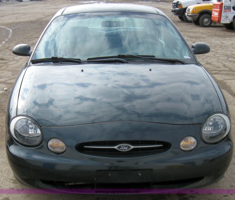 image for item 3354 1998 Ford Taurus