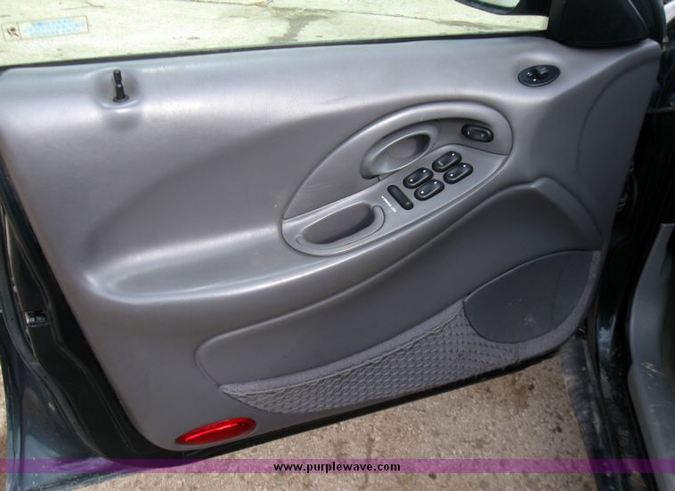 image for item 3354 1998 Ford Taurus