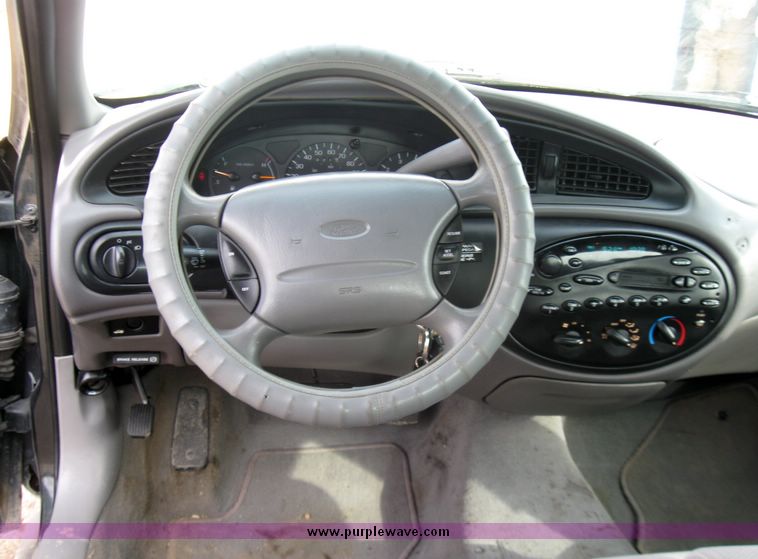 image for item 3354 1998 Ford Taurus