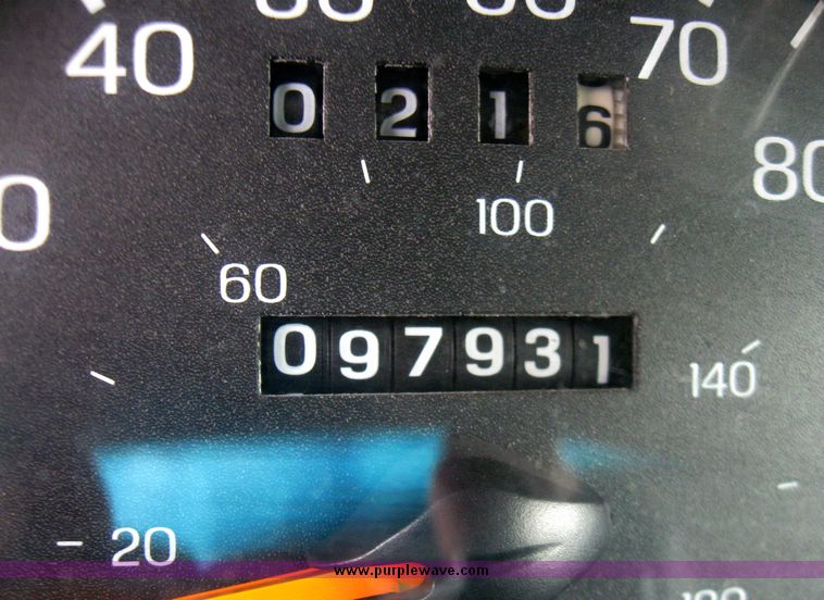 image for item 3354 1998 Ford Taurus