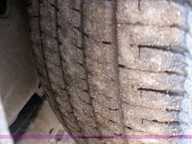 image for item 3354 1998 Ford Taurus