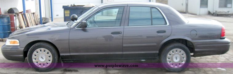 image for item 3357 2004 Ford Crown Victoria Police Interceptor