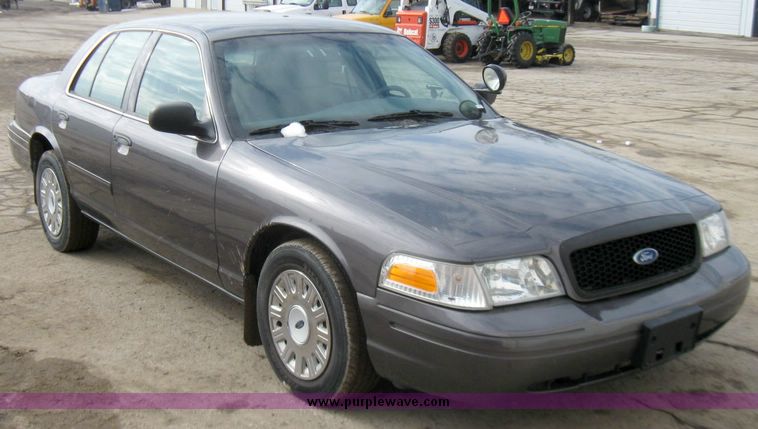 image for item 3357 2004 Ford Crown Victoria Police Interceptor