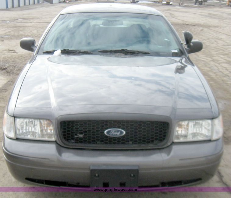 image for item 3357 2004 Ford Crown Victoria Police Interceptor