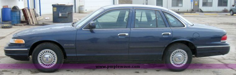 image for item 3362 1995 Ford Crown Victoria Police Interceptor