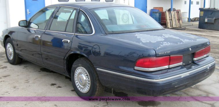 image for item 3362 1995 Ford Crown Victoria Police Interceptor