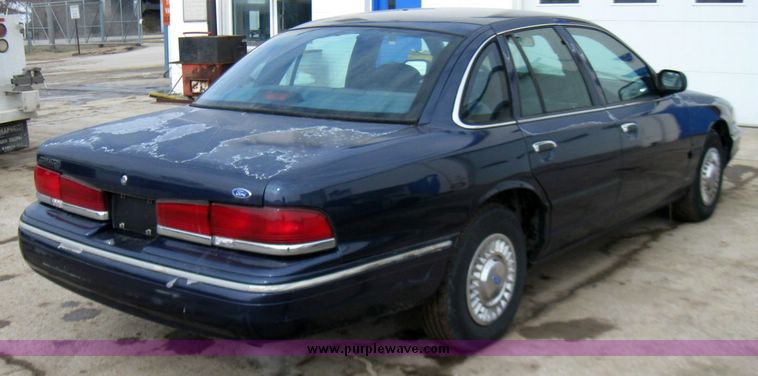 image for item 3362 1995 Ford Crown Victoria Police Interceptor