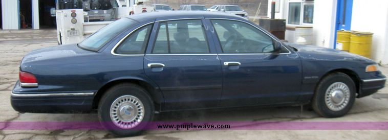 image for item 3362 1995 Ford Crown Victoria Police Interceptor